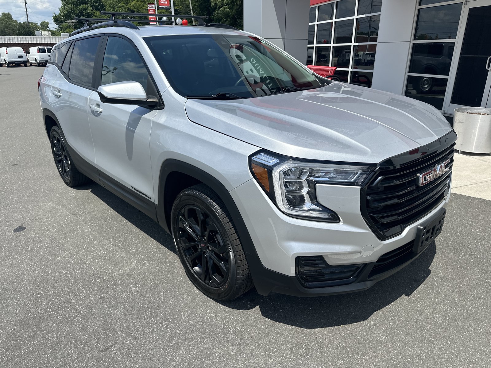 Used 2022 GMC Terrain SLE w/ Driver Convenience Package AWD/4WD image 2