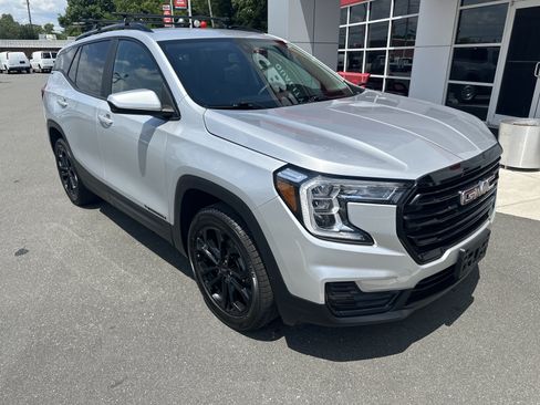Used 2022 GMC Terrain SLE w/ Driver Convenience Package AWD/4WD image 2