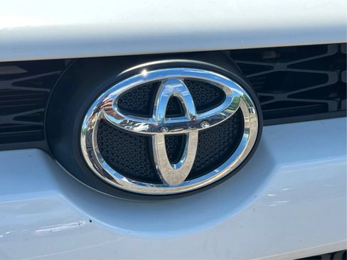 Used 2018 Toyota 4Runner TRD Off-Road AWD/4WD image 35