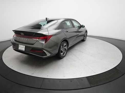 Used 2025 Hyundai Elantra Sport image 35