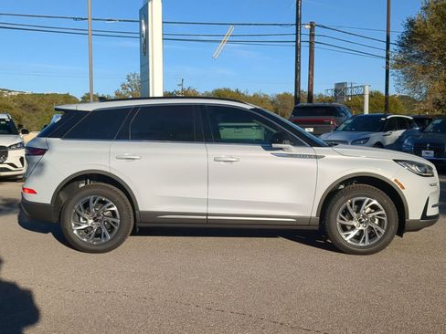 New 2026 Lincoln Corsair Premiere image 2