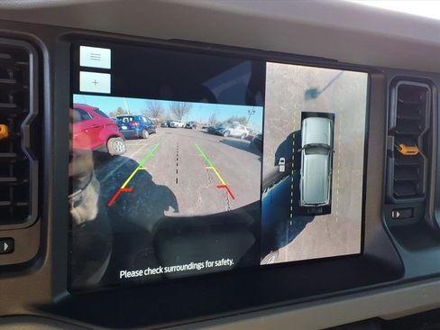 Used 2023 Ford Bronco Badlands image 14