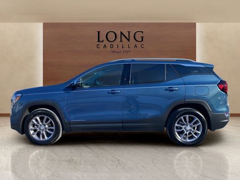 Used 2024 GMC Terrain SLT w/ Tech Package image 2