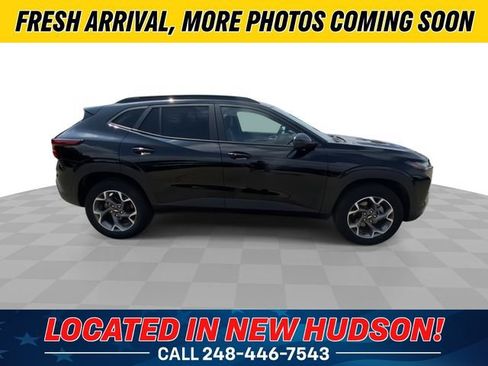 Used 2024 Chevrolet Trax LT w/ Driver Confidence Package FWD image 3
