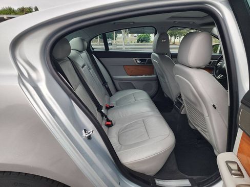 Used 2010 Jaguar XF Luxury RWD image 32