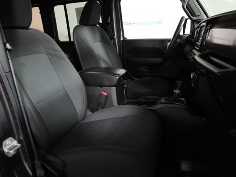 Used 2018 Jeep Wrangler Unlimited Sport S AWD/4WD image 20