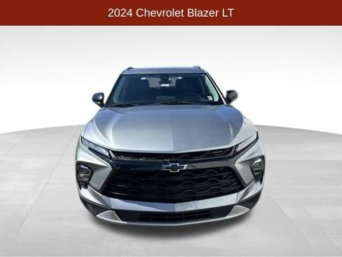 Used 2024 Chevrolet Blazer LT w/ Convenience Package AWD/4WD image 2