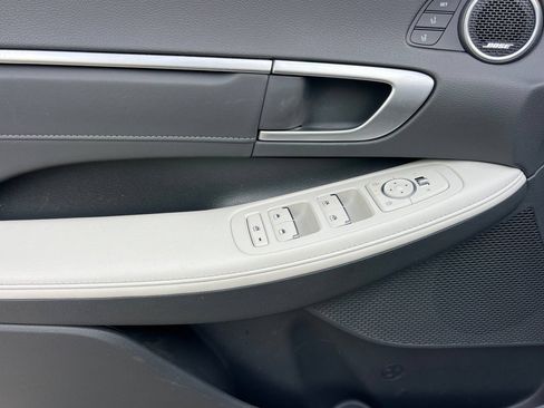Used 2025 Hyundai Sonata Limited FWD image 11