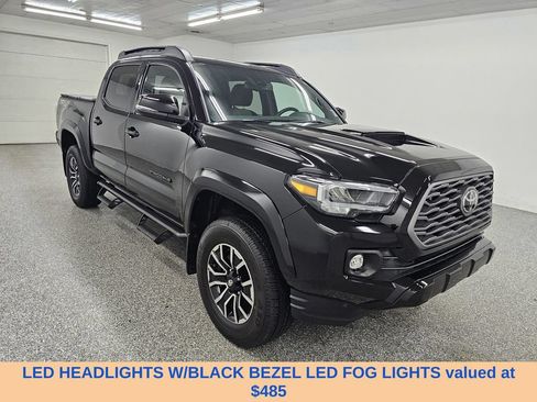 Used 2023 Toyota Tacoma TRD Sport AWD/4WD image 3