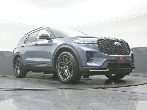 Used 2025 Ford Explorer ST AWD/4WD image 31