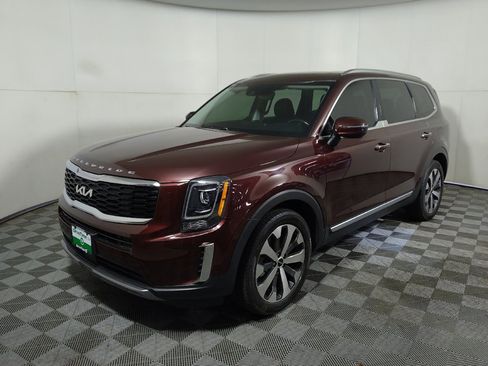 Used 2022 Kia Telluride S FWD image 2