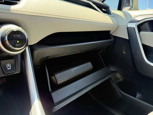 Used 2020 Toyota RAV4 XLE Premium image 30