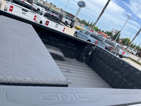 Used 2024 GMC Sierra 2500 Denali w/ Denali Reserve Package AWD/4WD image 12