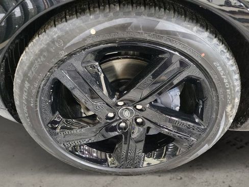 New 2026 Land Rover Discovery Limited Edition image 9