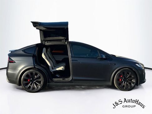 Used 2025 Tesla Model X Plaid image 8