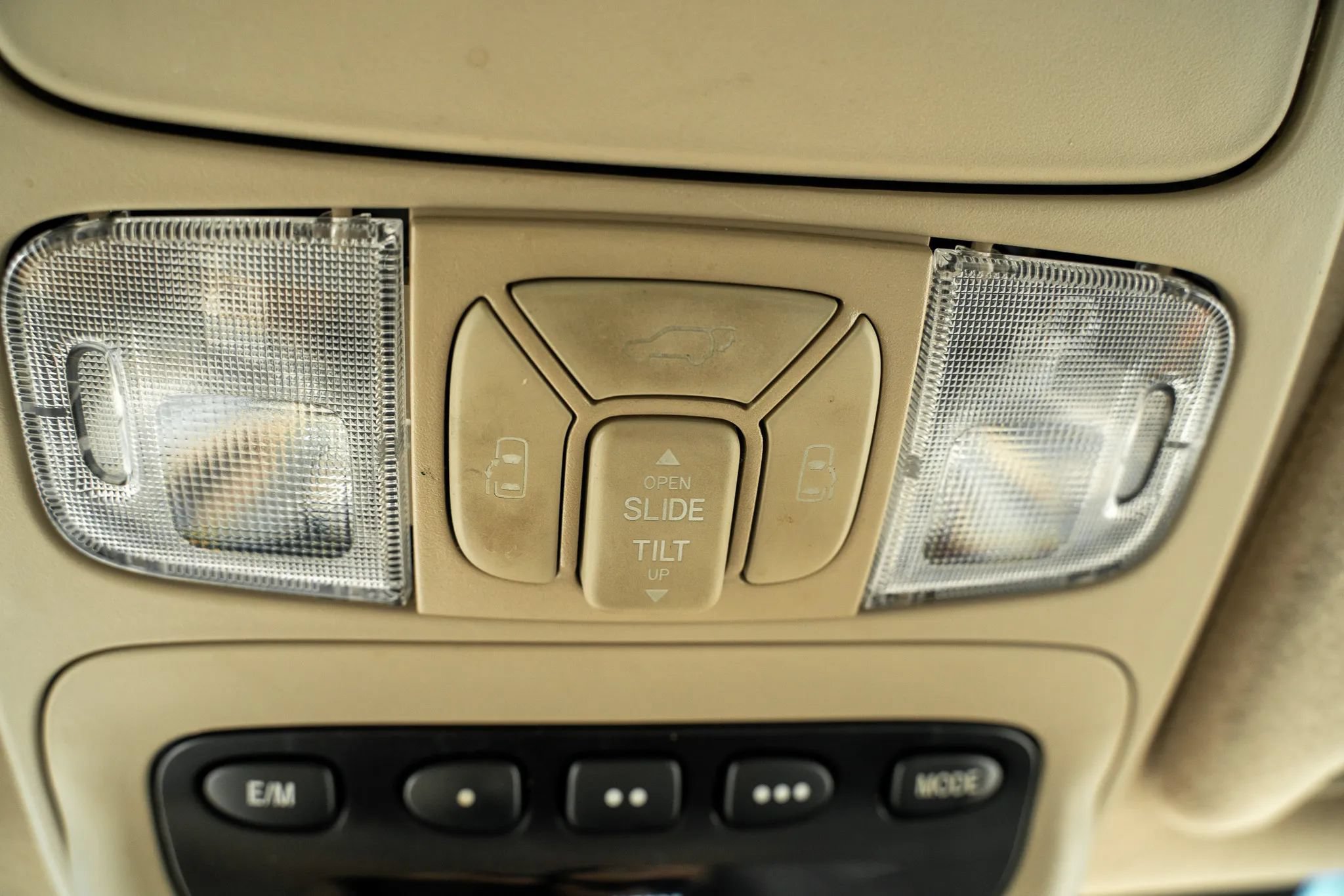 Used 2004 Toyota Sienna XLE w/ XLE Pkg 19 FWD image 26