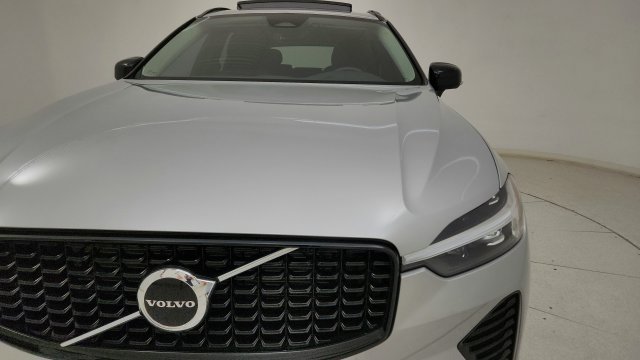 Used 2025 Volvo XC60 B5 Core AWD/4WD image 24