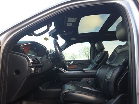 Used 2019 Lincoln Navigator L Select image 30