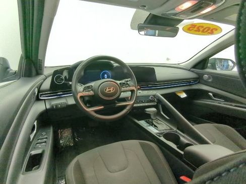 Used 2025 Hyundai Elantra SEL FWD image 24