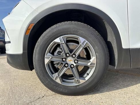 Used 2025 Chevrolet Blazer LT FWD image 19