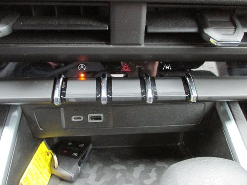 Used 2023 Chevrolet Colorado Trail Boss image 17