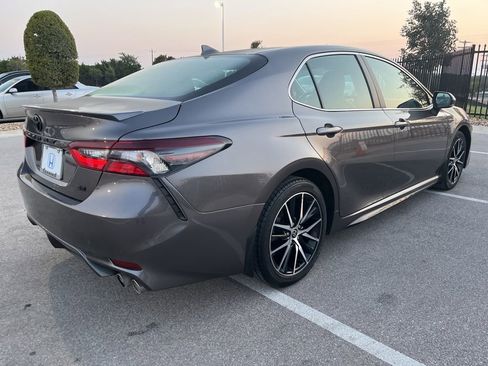 Used 2023 Toyota Camry SE image 4