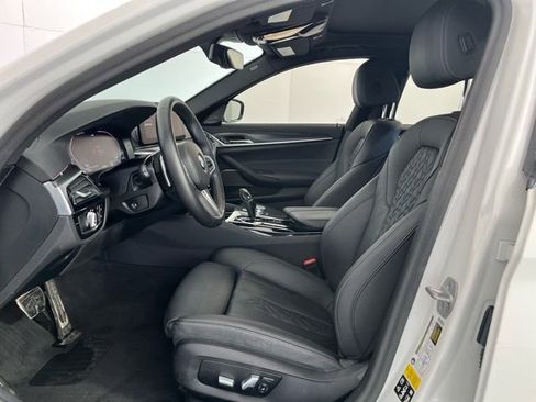 Used 2023 BMW 540i xDrive w/ M Sport Package image 11