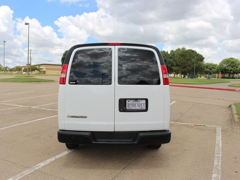 Used 2025 Chevrolet Express 3500 LS RWD image 4