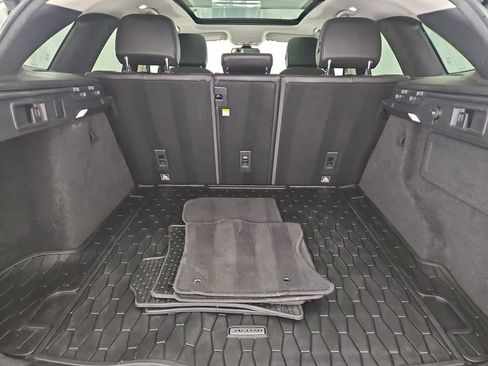 Used 2018 Jaguar F-PACE Premium image 30