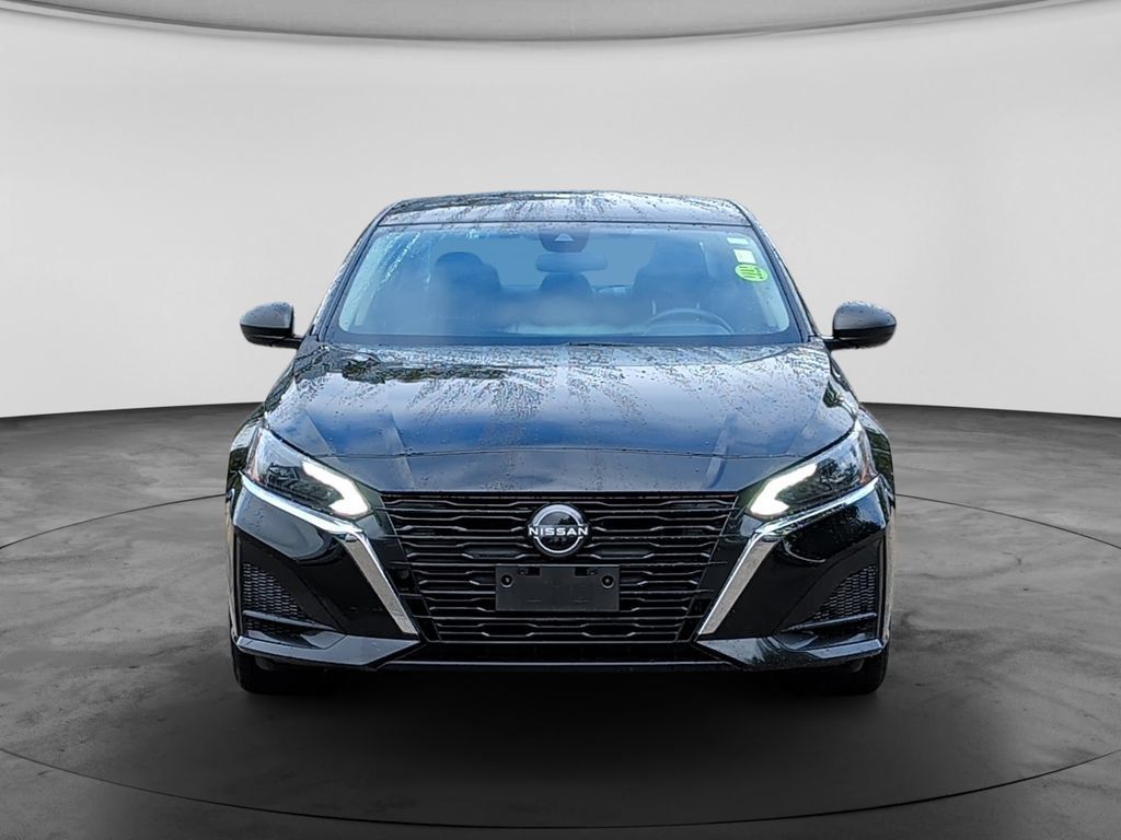 Used 2025 Nissan Altima 2.5 SV FWD image 2