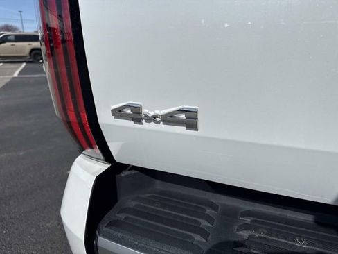 Used 2023 Toyota Tundra Limited AWD/4WD image 4