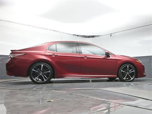 Used 2018 Toyota Camry XSE image 36