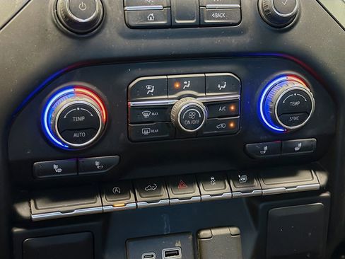 Used 2022 Chevrolet Silverado 1500 LT image 10