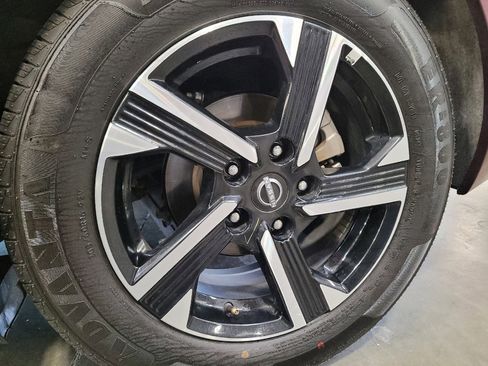 Used 2024 Nissan Sentra SV FWD image 31