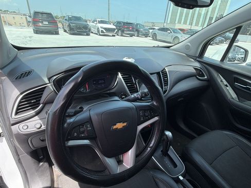 Used 2019 Chevrolet Trax LT w/ LT Convenience Package FWD image 4