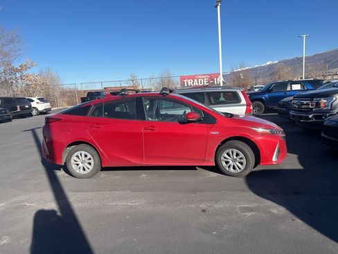 Used 2020 Toyota Prius Prime LE image 3