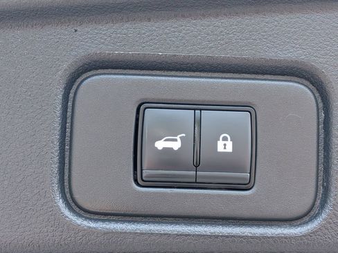 Used 2025 Nissan Pathfinder SV FWD image 23