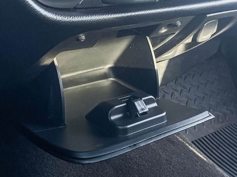 Used 2018 Chevrolet Silverado 1500 LT w/ LT Eassist Package image 29