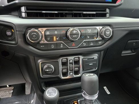 New 2026 Jeep Wrangler Sahara AWD/4WD image 19