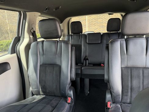 Used 2017 Dodge Grand Caravan SXT w/ Rear Park Assist Package image 5