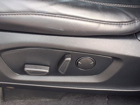 Certified 2022 Ford Explorer XLT w/ Equipment Group 202A image 4