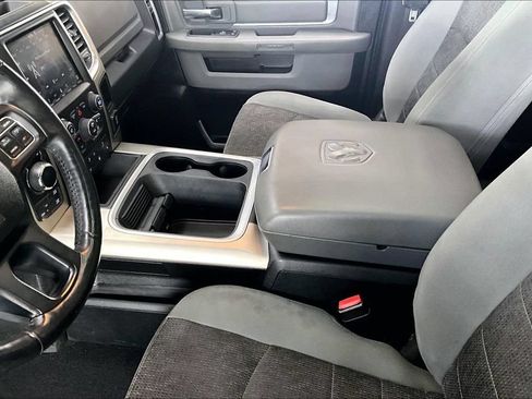 Used 2019 RAM 1500 Classic SLT AWD/4WD image 17