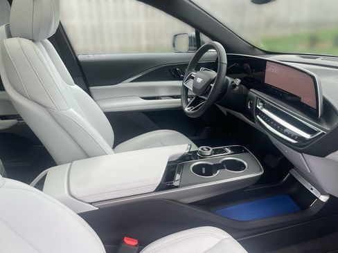 Certified 2024 Cadillac Lyriq Sport RWD image 29
