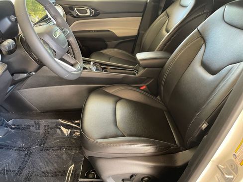 Used 2025 Jeep Compass Limited image 27