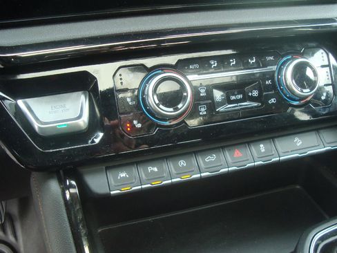 Used 2025 GMC Sierra 1500 AT4 w/ AT4 Premium Package image 13