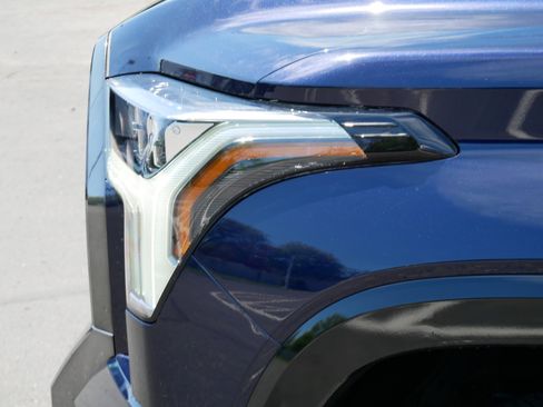 Certified 2022 Toyota Tundra Platinum w/ Advanced Package AWD/4WD image 16