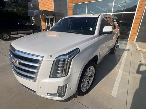 Used 2019 Cadillac Escalade ESV Premium Luxury image 7