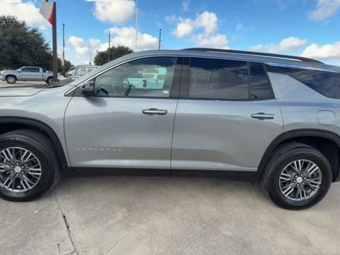 Used 2026 Chevrolet Traverse LT w/ Driver Confidence Package FWD image 5