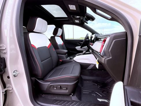 New 2026 GMC Canyon AT4X w/ LPO, Black Badging Package AWD/4WD image 15