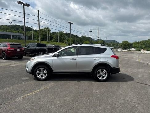Used 2014 Toyota RAV4 XLE AWD/4WD image 5